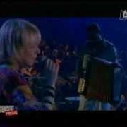 The lyrics LA MINUTE DE SILENCE of FRANCE GALL is also present in the album Concert public (1996)